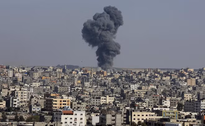 Người phát ngôn IDF Hidai Zilberman cho biết, các cuộc tấn công của Hamas nhằm vào các thành phố khác nhau ở miền trung Israel, diễn ra sau khi Không quân Israel tiêu diệt các thủ lĩnh cấp cao của Hamas và các nhà lãnh đạo Hồi giáo người Palestine.
