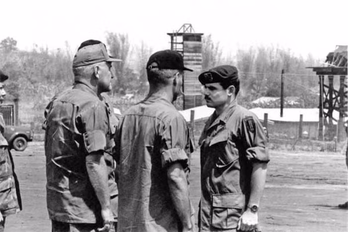 Kể từ mùa hè năm 1962, chính phủ Mỹ giao lại công tác điệp viên, tình báo cho Bộ Quốc phòng và cơ quan tình báo CIA chỉ còn giữ vai trò yểm trợ. Phái bộ quân sự Mỹ tại nam Việt Nam (MACV), đã thành lập SOG - đơn vị có trách nhiệm đào tạo, huấn luyện điệp viên cho quân đội ngụy.