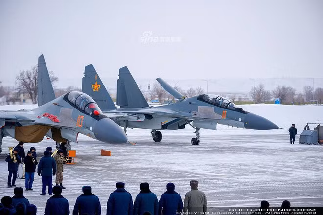 Không quân Kazakhstan tiếp tục đặt hàng 8 chiếc tiêm kích Su-30SM nữa vào năm 2015 và thêm 8 chiếc nữa vào năm 2018 với tổng quy mô phi đội là 20 máy bay chiến đấu mới. Chiếc cuối cùng trong số này sẽ được bàn giao vào năm 2022.