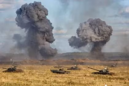 Cuộc tập trận Zapad-2021 (Lá chắn Phương Tây – 2021) diễn ra từ ngày 10-16/9 trên 14 thao trường của Nga và Belarus, với hơn 200.000 quân nhân, 80 máy bay và trực thăng, 290 xe tăng, 240 tổ hợp pháo, pháo phản lực và súng cối cùng 15 chiến hạm tham gia.