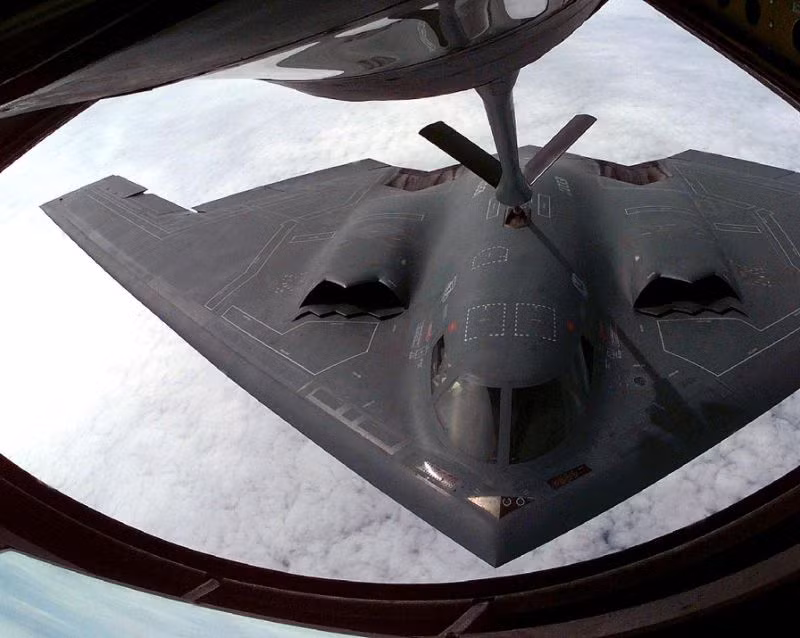 Cùng với việc đưa B-1B tới Na Uy, Mỹ đã cho B-2 cất cánh từ bang Missouri, tiếp nhiên liệu ở Azores, sau đó bay giữa Iceland và Anh và gặp B-1B ở Vòng Bắc Cực phía bắc Iceland. Tất nhiên, trong thời chiến, B-1B và B-2 có thể không bao giờ bay theo đội hình hỗn hợp, vì B-2 tàng hình còn B-1B thì không; việc bay theo đội hình sẽ tiết lộ vị trí của hai máy bay ném bom.
