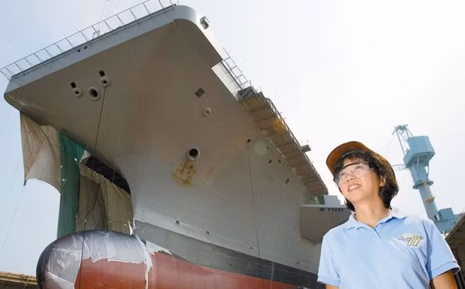 Có thể nói bà là một trong những người gốc Việt hiếm hoi làm việc trong hải quân Mỹ, không chỉ vậy bà còn nắm chức vụ quan trọng trong hải quân Mỹ, thật tự hào và khâm phục về một người phụ nữ gốc Việt đầy tài năng và nghị lực.
