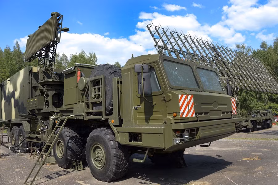 Theo ông Lowes, ngay cả khi Ukraine trở thành thành viên NATO, những chiếc F-35 tương tự sẽ không xuất hiện ở Ukraine; vì quốc gia này giáp biên giới với Nga, nên các radar của quân đội Nga được triển khai ở khu vực biên giới của hai nước và có thể phát hiện F-35. 