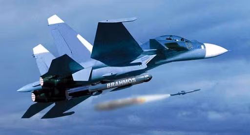 Với việc phóng từ máy bay chiến đấu, BrahMos như mọc thêm cánh, Quân đội Ấn Độ có thể dễ dàng và nhanh chóng triển khai BrahMos tới sân bay tiền tuyến giáp biên giới với Trung Quốc, tăng cường hỏa lực chính xác cho lực lượng chiến đấu ở đây. Nguồn ảnh: Pinterest.