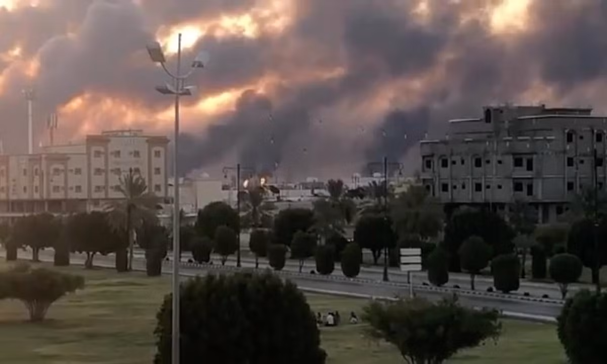 Cùng với đó là những mục tiêu bên trong lãnh thổ Saudi. Hầu hết mục tiêu bị tấn công đều đã gặp thiệt hại ở những mức độ khác nhau. Điều đặc biệt là trong các cuộc tấn công, Houthi đã chuyển sang dùng UAV cảm tử với số lượng lớn, nhiều hơn cả tên lửa hành trình.