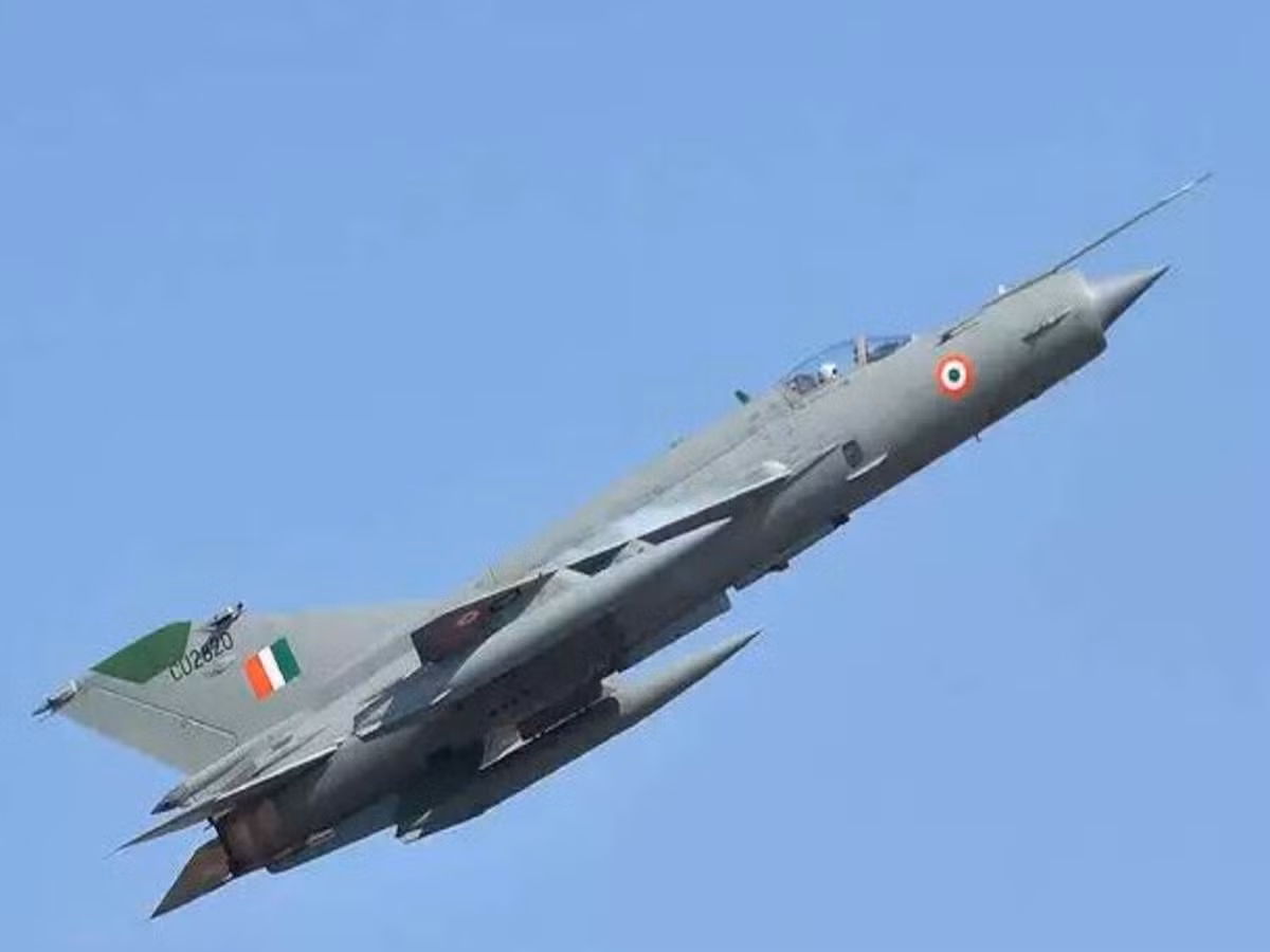 MiG-21 là máy bay chiến đấu tốt nhất trong những năm 1960. Đây cũng là máy bay chiến đấu siêu thanh, được sản xuất nhiều nhất trong lịch sử, với tổng cộng 11.496 chiếc. Hiện tại, MiG-21 vẫn đang được biên chế trong nhiều lực lượng không quân trên thế giới, trong đó có hai kình địch của Ấn Độ là Trung Quốc và Pakistan.
