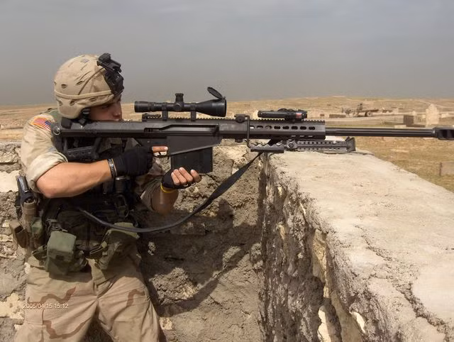 Barrett .50 BMG, chỉ do một nhiếp ảnh gia, chưa qua một lớp đào tạo nào về thiết kế vũ khí phát triển, nhưng đã tạo ra một cuộc cách mạng về súng trường bắn tỉa hạng nặng. Hơn 60 quốc gia đang sử dụng Barrett M82A1, chủ yếu là các thành viên NATO cùng các đồng minh của Mỹ tại châu Á và Trung Đông.