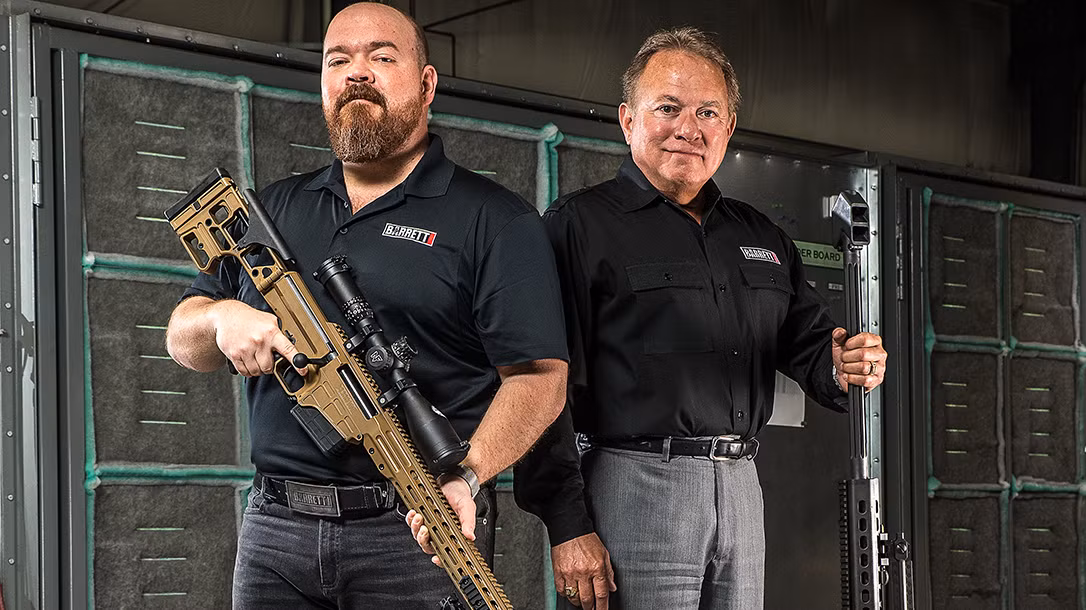 Tuy nhiên may mắn đến với Barrett, khi ông gặp được Bob Mitchell, một thợ cơ khí cùng chung cảm hứng. Barrett và Mitchell bắt tay vào chế tạo mẫu súng mới, trong một nhà để xe và tự gia công các bộ phận của súng.