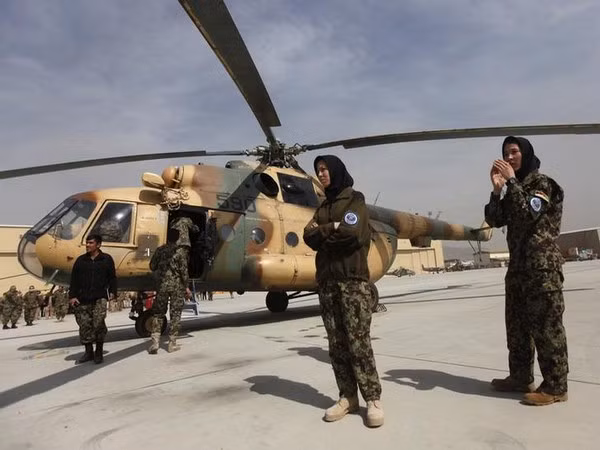 Không quân Afghanistan thực sự đã đạt được nhiều tiến bộ đáng kể trong 20 năm qua, đội bay của lực lượng này ban đầu chỉ bao gồm một số máy bay vận tải và trực thăng tấn công do Nga sản xuất. Sau đó, Mỹ đã chi hơn 500 triệu USD, để mua 20 máy bay vận tải do Italia sản xuất cho Afghanistan.