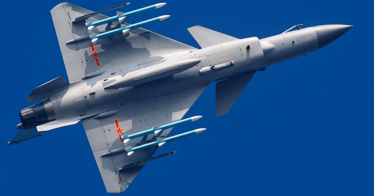 Dù sao đi nữa, J-10 được lấy cảm hứng từ Lavi hơn là một bản sao hoàn toàn. J-10 dài và nặng hơn đáng kể; nhưng điều quan trọng là Trung Quốc không thể mua động cơ PW1120 nhỏ gọn, nhưng có công suất lớn của Mỹ.