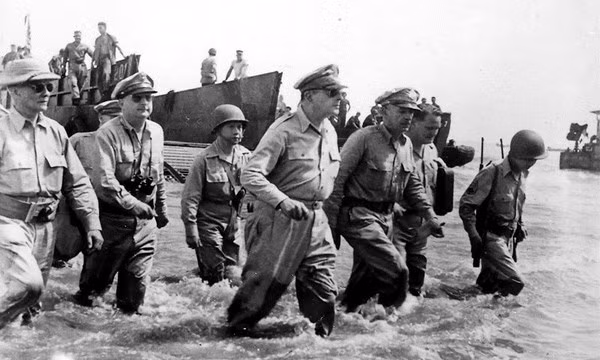 Theo tướng Haig, trong những lựa chọn về biện pháp trả đũa, Tổng thống Nixon, Kissinger và ông đã bàn là có thể theo kinh nghiệm của Tổng thống Eisenhower. Đó là đe dọa sẽ tiếp tục leo thang nếu Triều Tiên không đồng ý đình chiến.