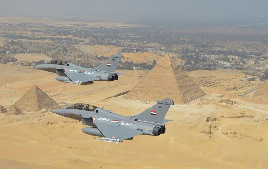 Với việc Ai Cập bắt đầu cho loại biên những chiếc F-16 thế hệ đầu, họ đã mua một thế hệ máy bay chiến đấu thế hệ 4+ mới bao gồm Rafale của Pháp, MiG-29M và Su-35 hạng nặng của Nga.