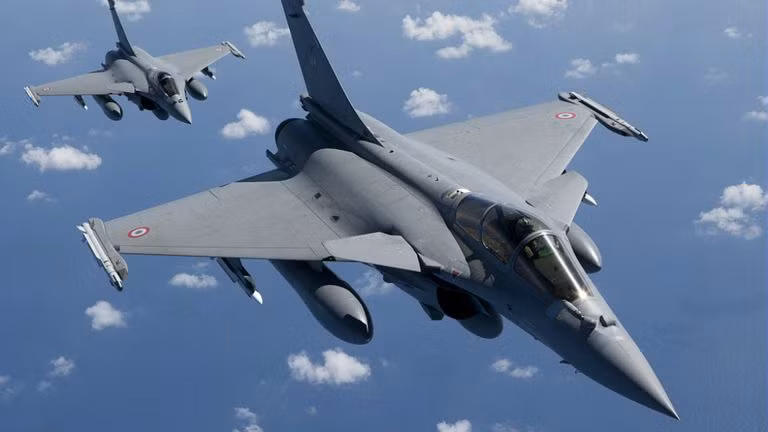 Một số nhà quan sát phương Tây coi Meteor là tên lửa không đối không nguy hiểm nhất và Rafale là một trong những máy bay chiến đấu thế hệ 4 nguy hiểm nhất trên thế giới. Gần đây nhất, không quân Ấn Độ và Hy Lạp đã trang bị loại chiến đấu cơ này.