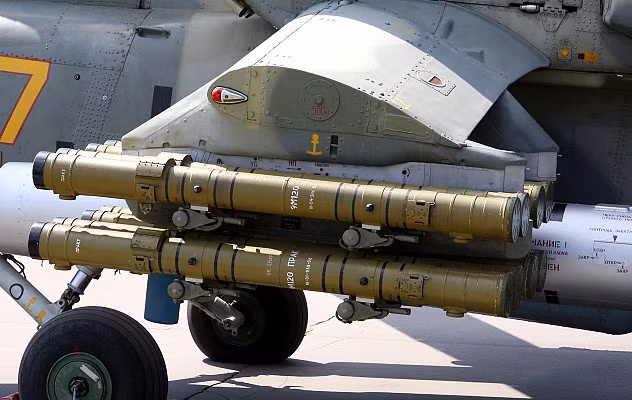 Các kỹ sư tại công ty Kalashnikov, chuyên chế tạo tên lửa chống tăng trang bị cho trực thăng vũ trang, đã so sánh Vihr-1 với loại tương tự có tên là tên lửa Ataka và cho rằng, Vihr-1 đã tăng mức độ công phá và tầm bắn so với các tên lửa chống tăng hiện có trong Quân đội Nga.