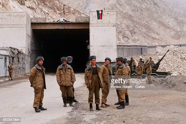 Thỏa thuận đó giữa KGB và Massoud được duy trì cho đến khi Liên Xô rút quân vào năm 1989. Chính qua Đường hầm Salang, các nhóm quân Liên Xô cuối cùng đã rút lui khỏi Kabul một cách hòa bình vào năm 1989.