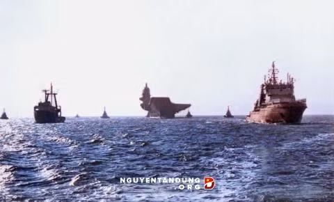 Đến tháng 6/2000, mọi thứ đã sẵn sàng; bốn động cơ của tàu Varyag được đóng gói trong niêm phong dầu mỡ (chúng vẫn chưa được lắp đặt), cùng vài tấn bản vẽ thiết kế, đã được gửi qua đường bộ tới Trung Quốc bằng xe lửa liên vận và một công ty lai dắt của Hà Lan đã sẵn sàng kéo con tàu dài 306 mét tới Trung Quốc.