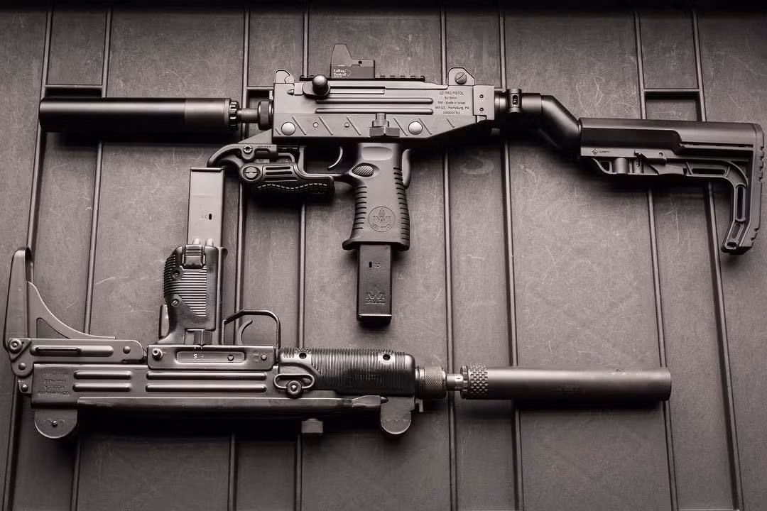 Vẫn dựa trên thiết kế ban đầu của Uzi, nhưng Uzi PRO sử dụng các vật liệu hiện đại, cùng với các tính năng công nghệ tiên tiến. Đây là phiên bản ngắn và nhỏ gọn, có thiết kế tiện dụng hiện đại, để cải thiện khả năng kiểm soát tốc độ bắn và độ chính xác.