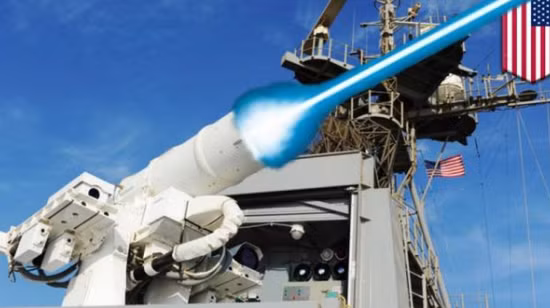 Theo những thông tin được công khai, tập đoàn quốc phòng khổng lồ Lockheed Martin của Mỹ, đang phát triển một loại vũ khí laser năng lượng cao, có tên là hệ thống “Giám sát và làm mù quang học (HELIOS)”, đủ nhỏ để lắp trên máy bay chiến đấu.