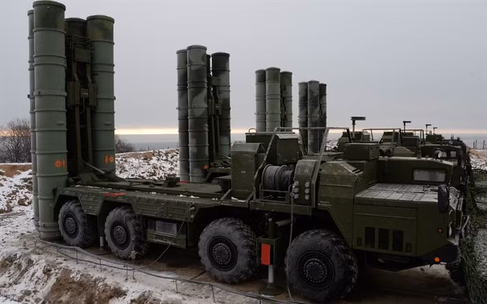 Với phạm vi phát hiện lên tới 600 km, S-400 sẽ biết được thời điểm máy bay hoặc tên lửa bay trên không phận Pakistan. Với khả năng cơ động cao, S-400 có thể sẵn sàng trong vài phút, để thực hiện một cuộc đánh chặn.