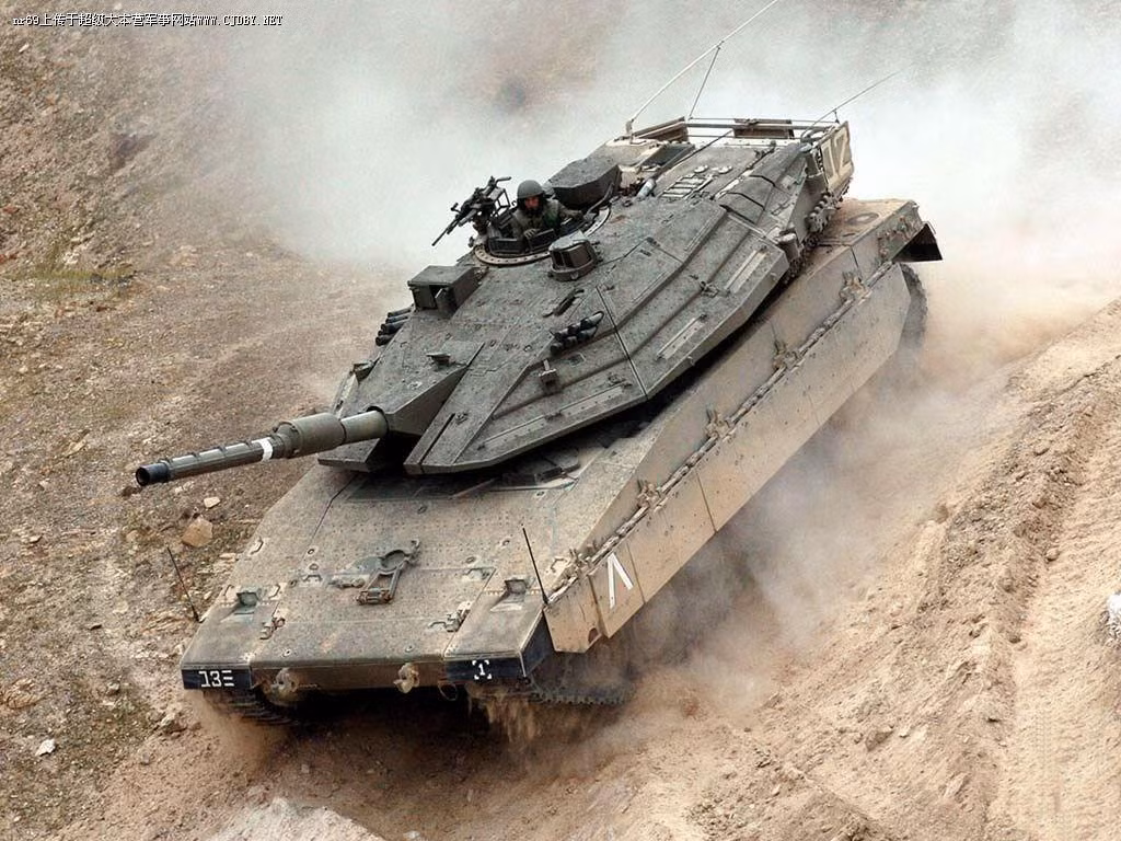 Phiên bản xe tăng Merkava Mk 4 giảm thiểu điều này bằng cách đưa một số đạn vào đuôi tháp pháo với các tấm ngăn nổ; nhưng khoang chứa này, chỉ có thể chứa tối đa được mười viên đạn, do tháp pháo của Merkava nhỏ hơn so với tháp pháo xe tăng phương Tây.