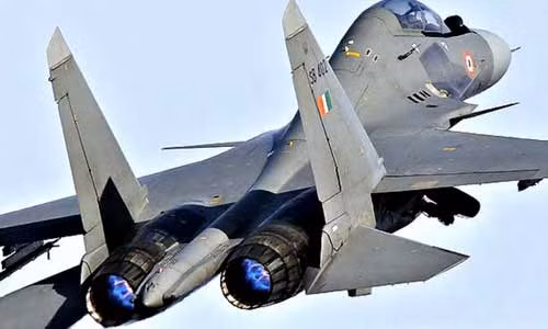 Về hệ thống điện tử hàng không, Su-30MKI được trang bị các hệ thống tiên tiến của Pháp và Israel (được khẳng định chất lượng quốc tế), đã nhiều lần nâng cấp, nên đã đưa Su-30MKI ngang hàng với nhiều loại máy bay phản lực hiện đại.