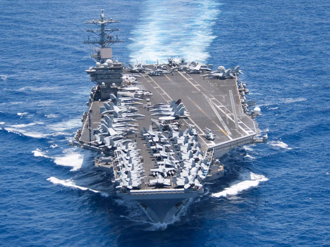 Tàu sân bay Nimitz đại diện cho sức mạnh Hải quân Mỹ khi nó ra mắt vào những năm 1970; vòng đời 50 năm phục vụ của nó đã hết, nhưng Hải quân Mỹ liệu có dám loại biên trong lúc này, khi kinh phí giành cho hải quân đã bị “hút” vào các chương trình tàu chiến ven bờ, tiêm kích hạm tàng hình F-35C, tàu sân bay thế hệ tiếp theo USS Gerald Ford.