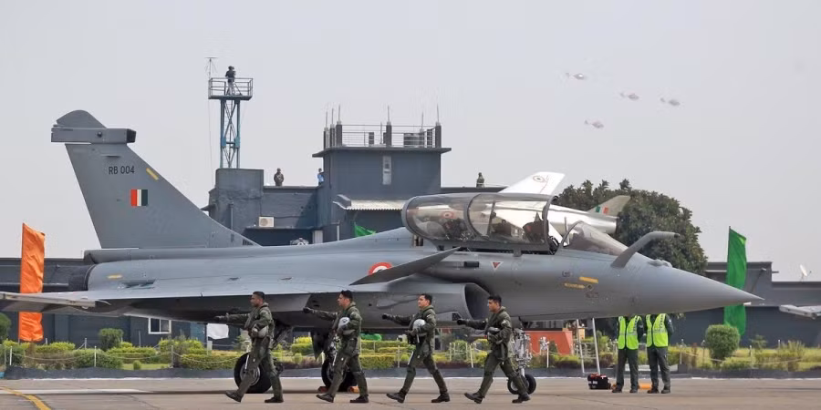 Tờ EurAsian Times của Ấn Độ đưa tin, Không quân Ấn Độ khi đó đã triển khai các máy bay chiến đấu Su-30 MKI, MiG-29 và MiG-29K ở khu vực biên giới, cùng với các máy bay chiến đấu Rafale mới nhập; sẵn sàng đối phó với các hành động leo thang của Trung Quốc. Nguồn ảnh: Pinterest.