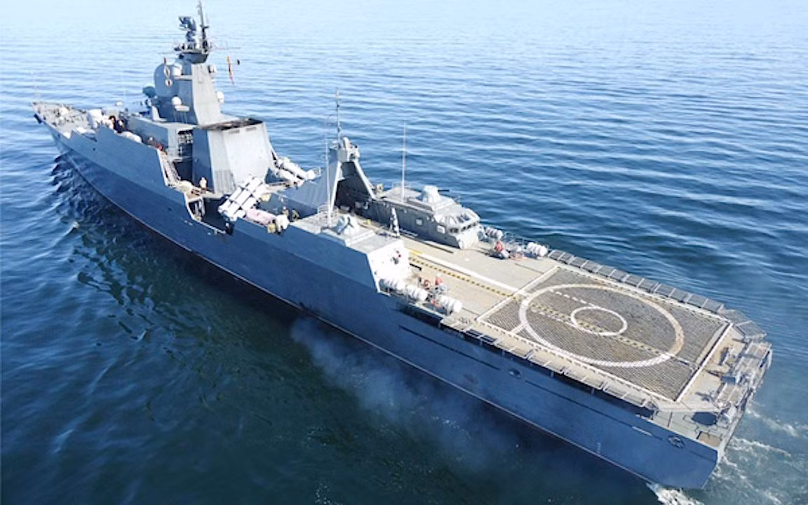 Hệ thống tác chiến điện tử bao gồm một ASOR-11661 ECM (hệ thống đối phó điện tử), một hệ thống đối phó sonar kéo Zmei, một thiết bị đánh chặn thụ động Bell Shroud và hai thiết bị gây nhiễu Bell Squat.
