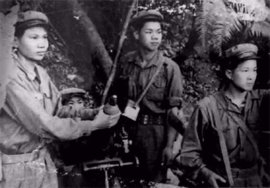 Vào đầu tháng 3, trung đội 33 người dưới sự chỉ huy của trung úy Trương Mực đã tập hợp gần ngọn núi cùng với 9 công binh. Nhóm đặc công được trang bị AK-74, súng cạc-bin SKS, thuốc nổ, lựu đạn cầm tay và 3 khẩu súng phóng lựu.