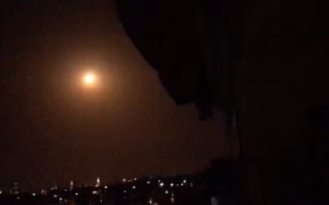 Đối với chính quyền Israel, với một "nồi lẩu" Syria như hiện nay, Israel không có nhu cầu đặc biệt về các cuộc tấn công tên lửa vào Damascus. Thậm chí hiện có Quân đội Nga trên lãnh thổ Syria, về mặt lý thuyết có thể bị Israel không kích nhầm (đã xảy ra), điều này có thể làm xấu đi mối quan hệ giữa Moscow và Tel Aviv.