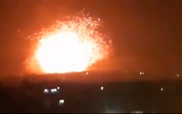 Vì vậy Israel đang tung ra các cuộc tấn công phủ đầu có thể cản trở việc chế tạo vũ khí và vào các đội hình vũ trang thân Iran tập trung ở đây, các trung tâm huấn luyện, nơi mà các chiến binh thường xuyên tấn công qua lãnh thổ của Lebanon và cao nguyên Golan vào Israel.