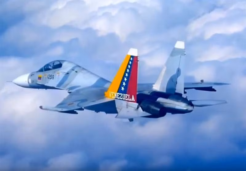 Radar của tiêm kích Su-30MK2 có thể cho phép tấn công đồng thời nhiều mục tiêu và có dải ăng-ten lớn hơn, đặc biệt là có khả năng tăng gấp đôi phạm vi quan sát đối với các mục tiêu trên mặt nước, điều này giúp tối ưu hóa máy bay chiến đấu cho vai trò tấn công trên biển.