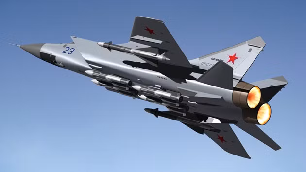 Chắc chắn MiG-31 sẽ phải "gánh đội" máy bay chiến đấu của Nga, trong cuộc chiến chống lại các máy bay chiến đấu thế hệ 4,5 và thế hệ 5 tiên tiến nhất của Mỹ. Nhưng do phía Mỹ thiếu căn cứ, nên chúng có thể không có mặt để chiến đấu.