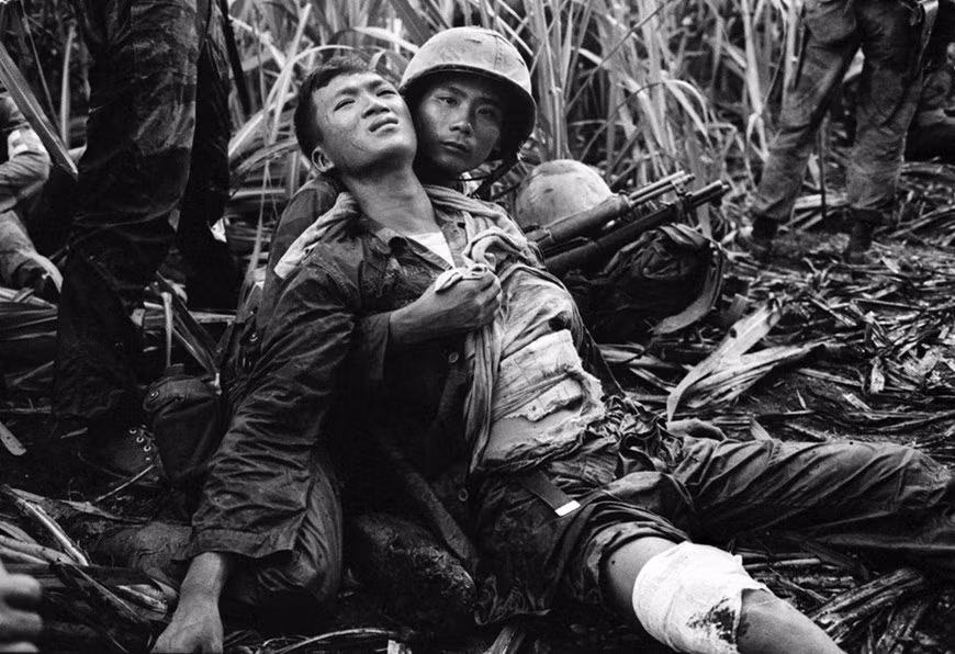 Sau Hiệp định Pari, địch không những không chấp hành nghiêm chỉnh mà còn xua quân thực hiện kế hoạch "cắm cờ giành dân, lấn đất", "phá thế da beo", "tràn ngập lãnh thổ". Lấn chiếm tới đâu, chúng cho đóng đồn, bót tới đó để giành đất với quân ta.