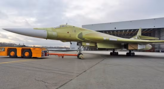Ví dụ các tấm vách thân máy bay Tu-160 được đúc và hàn từ một tổng thể mảnh kim loại hợp kim titan. Thiết bị hàn chùm tia điện tử quy mô lớn là một thiết bị chế tạo đặc biệt, do Viện nghiên cứu công nghệ hàn Barton Ukraina phát triển. Trong khi đó, Nga hiện là kẻ thù của Ukraina.