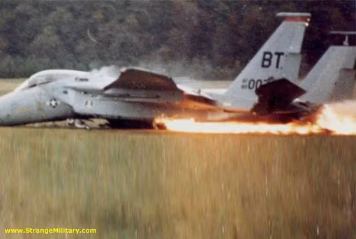 Tuy nhiên, độ tin cậy, cùng với khả năng chiến đấu của Su-35 cho đến nay vẫn là một trong những điểm mạnh nhất của dòng máy bay này. Nếu nhìn vào các loại chiến đấu cơ của phương Tây như về F-35 có quá nhiều vấn đề, F-22 quá đắt; có lẽ thành công nhất là F-15. Nhưng các loại máy bay trên cũng thường xuyên xảy ra tai nạn.