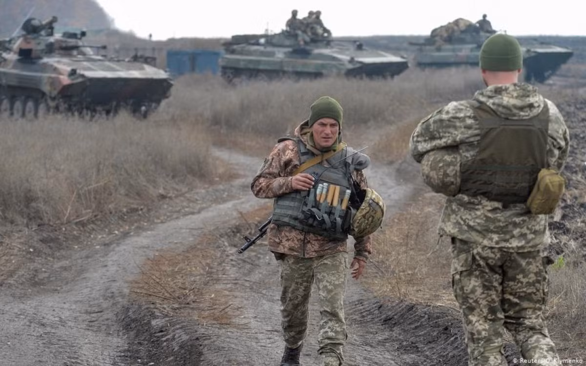 Đợt leo thang căng thẳng ở Donbass vào đầu năm nay rõ ràng không chỉ ảnh hưởng đến Ukraine và Nga, mà còn thu hút sự chú ý của các nước NATO trong số đó tích cực nhất là Mỹ, mới đây nhất đã tuyên bố sẽ đưa tàu chiến vào Biển Đen.