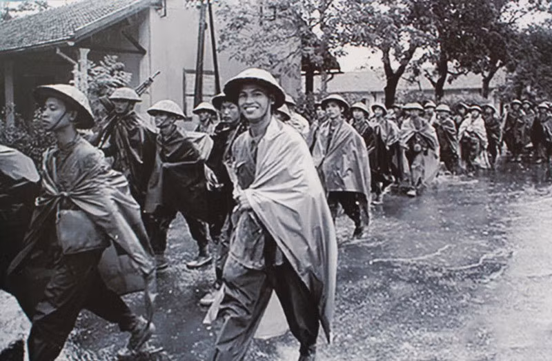Năm 1958, sau khi chỉnh biên, toàn quân bước vào học tập, huấn luyện, thực hiện xây dựng quân đội theo chế độ thời bình. Đồng thời thi hành chủ trương giảm quân số, giải quyết cho hàng ngàn cán bộ, chiến sĩ đã qua thử thách chiến đấu, phục viên về gia đình.