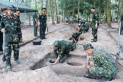 Có thể ngày nay nhiều người không biết thiếu úy Hoàng Cầm là ai và có khi hay nhầm lẫn với tướng Hoàng Cầm và nhà thơ Hoàng Cầm, nhưng di sản chiếc bếp ông đế lại cho quân đội vẫn luôn theo chân các chiến sỹ trong toàn quân. Nguồn ảnh: TH.