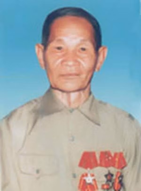 Kết thúc kháng chiến chống Pháp, Hoàng Cầm được thưởng Huy hiệu chiến sĩ Điện Biên Phủ và Huân chương Chiến thắng hạng Ba. Sau đó, được vinh dự đi trong đoàn quân Sư đoàn về tiếp quản thủ đô Hà Nội (10/10/1954).