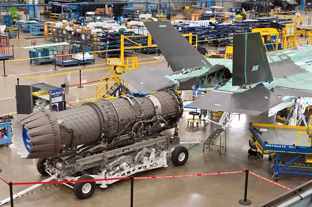 Mùa hè năm nay, General Fick đã đến thăm nhà máy của Công ty General Electric ở Avondale (bang Ohio) và xem một mẫu thử nghiệm của động cơ chu kỳ biến thiên của công ty; Fick rất ấn tượng với mẫu động cơ mới. Tuy nhiên trước khi sản xuất động cơ mới, vẫn còn rất nhiều việc phải làm, và nó cũng có thể trở thành động cơ của F-35 trong tương lai. 