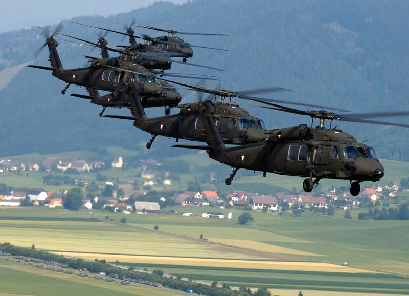 Chiếc UH-60L đầu tiên được xuất xưởng vào tháng 11 năm 1989. Hơn 600 chiếc đã được trang bị kể từ năm 2006, và việc sản xuất dự kiến sẽ tiếp tục cho đến khi dòng UH-60L được thay thế bằng trực thăng UH-60M sản xuất mới.
