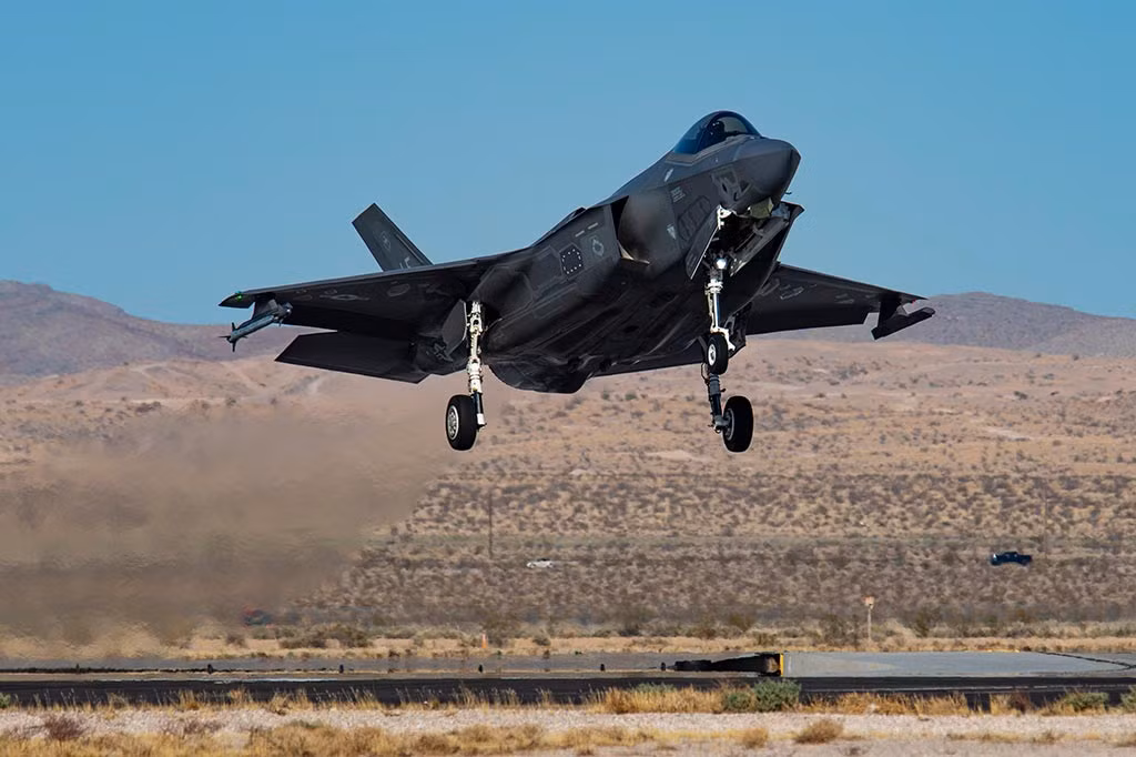 Trung tá John Orell cho biết thêm, hiệu suất của F-15EX về cơ bản phù hợp với kỳ vọng, bởi vì bất kỳ đối thủ nào tham gia cuộc tập trận, đương nhiên sẽ rất mạnh; nhất là chiến đấu cơ F-22 hay F-35.