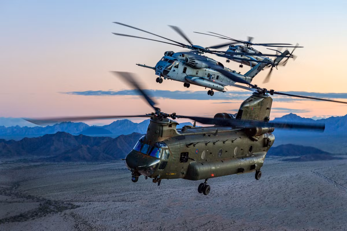 Về động cơ, CH-47F Chinook có hai động cơ, trong khi King Stallion có ba động cơ. Tuy nhiên, theo thông tin, Boeing hiện đang thử nghiệm một phiên bản Chinook, với động cơ T408 mạnh mẽ, tương tự như trên trực thăng Sikorsky. Tuy nhiên phiên bản này không giành cho Ấn Độ. Nguồn ảnh: Boeing.