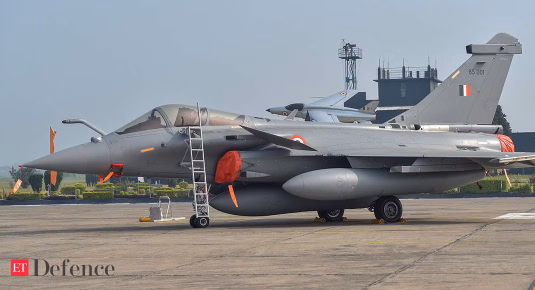 Trong bối cảnh như vậy, Rafale là loại chiến đấu cơ được hy vọng sẽ làm "tươi mới" khả năng chiến đấu của IAF; Rafale là máy bay chiến đấu thế hệ 4++, có tốc độ gần gấp đôi tốc độ âm thanh (tối đa 1,8 Mach).