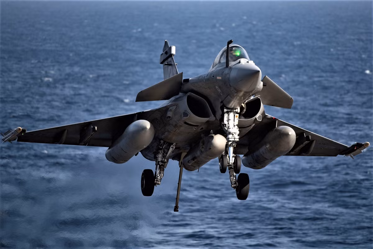 Theo Nitin J Ticku, một chuyên gia quốc phòng của tờ EurAsian Times, có dấu hiệu cho thấy, IAF đang tìm cách mua thêm 36 chiếc tiêm kích Rafale; trong khi Hải quân Ấn Độ đang nghiêm túc đánh giá phiên bản Rafale-M, giành cho tàu sân bay nội địa đầu tiên của Ấn Độ INS Vikrant, có thể sẽ được đưa vào hoạt động trong năm tới.