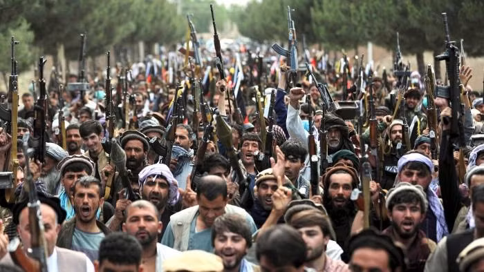 Iran và một số quốc gia Trung Á ban đầu hy vọng chấm dứt sự hỗn loạn và duy trì lợi ích của riêng họ ở Afghanistan; tuy nhiên, tình hình này đã thay đổi khi mối quan hệ giữa Mỹ với Iran và giữa Mỹ và Nga tiếp tục xấu đi.
