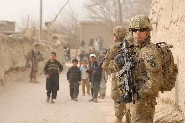 Đáng ngạc nhiên là sự chuyển đổi và xây dựng chính quyền mới của Afghanistan là một sự thất bại lớn; khi các lực lượng chính quyền địa phương, do phương Tây dựng lên, đã trở thành một lãnh chúa địa phương khác.