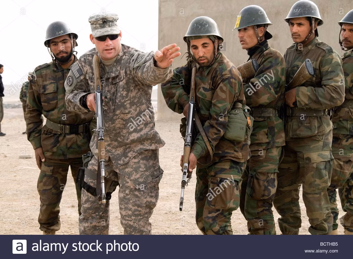 Trước hết, cung cấp kinh phí đầy đủ cho quân đội Afghanistan, cũng như các hỗ trợ khác, bao gồm cả chia sẻ thông tin tình báo và sửa chữa vũ khí. Quân đội Quốc gia Afghanistan hiện là “xương sống” của Afghanistan và là “thành tựu lớn nhất” của phương Tây để lại cho Afghanistan.
