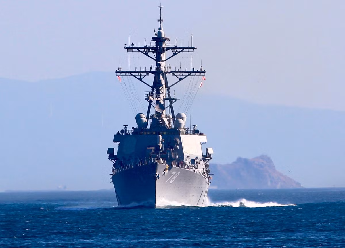 Phạm vi phát hiện của sonar các tàu trên là hơn 100 km, trong đó các tàu khu trục lớp Arleigh Burke được trang bị trực thăng chống ngầm và tên lửa chống ngầm RUR-5 ASROC, có thể tìm kiếm và tấn công chống ngầm trong phạm vi 200 km.